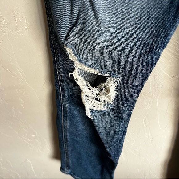 Hollister Ultra High Rise Distressed Mom Short Denim Jeans - Picture 7 of 11